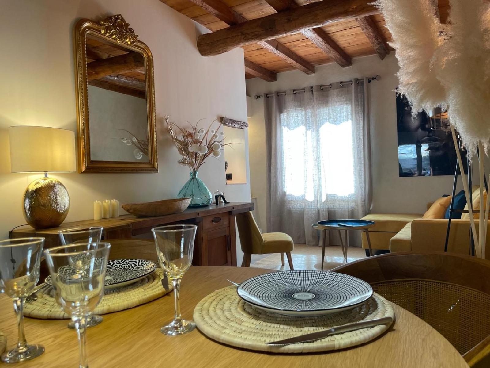 Maison Cosy, 2 Chambres, Adossee Aux Remparts エーグ・モルト エクステリア 写真