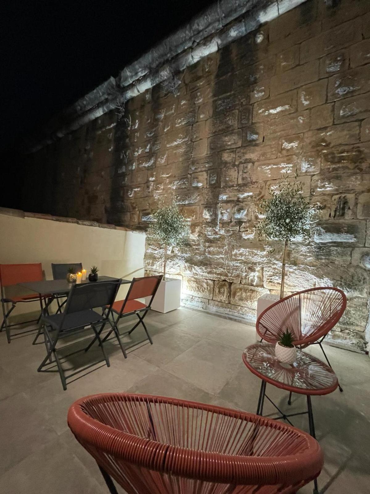 Maison Cosy, 2 Chambres, Adossee Aux Remparts エーグ・モルト エクステリア 写真