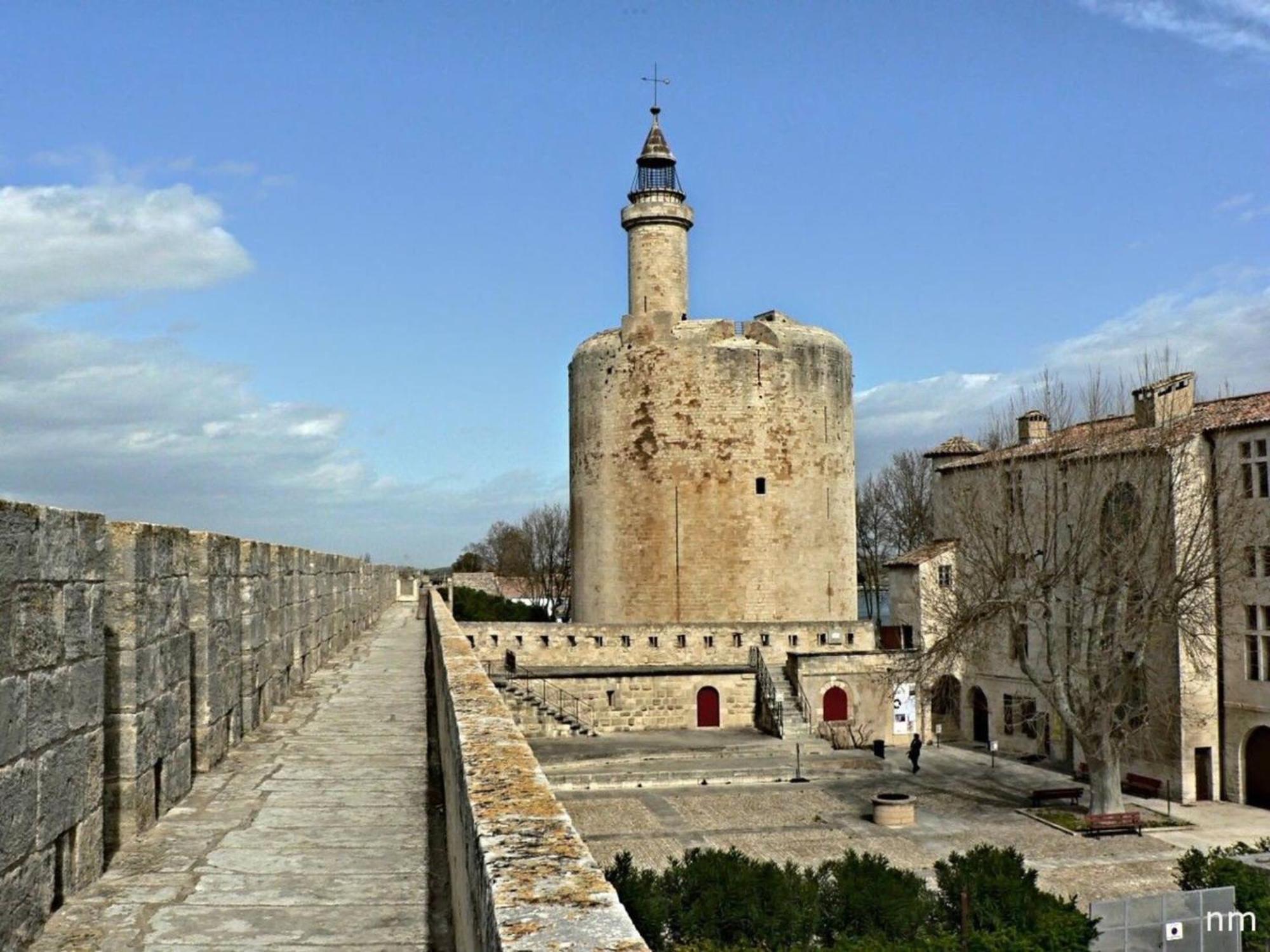 Maison Cosy, 2 Chambres, Adossee Aux Remparts エーグ・モルト エクステリア 写真