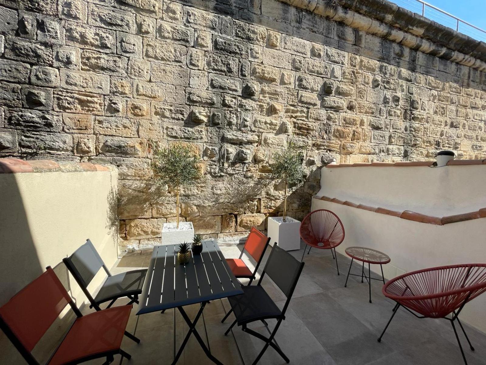 Maison Cosy, 2 Chambres, Adossee Aux Remparts エーグ・モルト エクステリア 写真