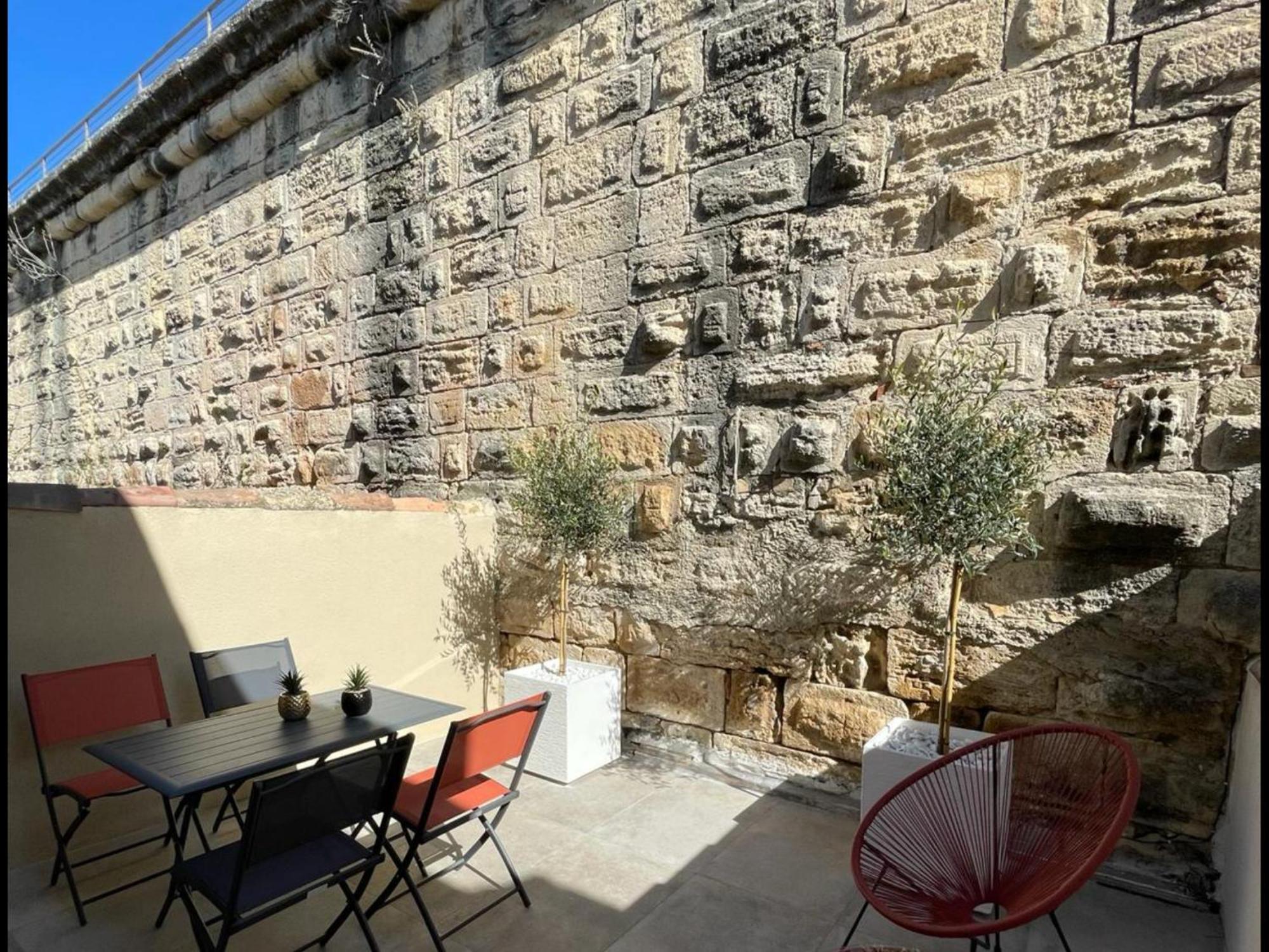 Maison Cosy, 2 Chambres, Adossee Aux Remparts エーグ・モルト エクステリア 写真