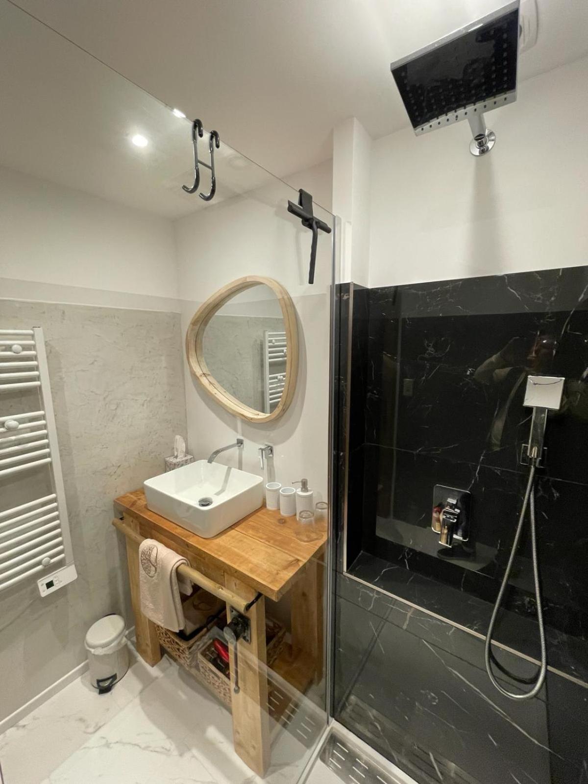 Maison Cosy, 2 Chambres, Adossee Aux Remparts エーグ・モルト エクステリア 写真